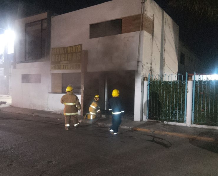 Se incendia edificio de ex oficina del Registro Civil