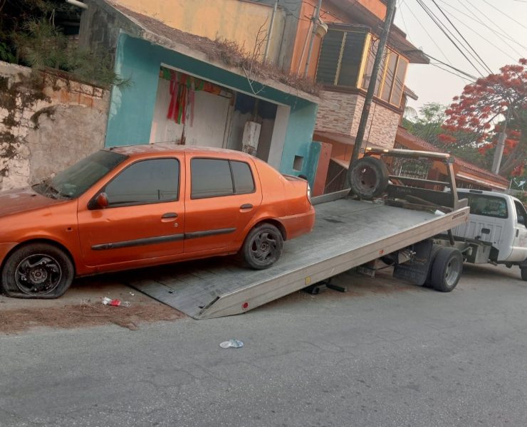 Limpiarán calles de vehículos abandonados