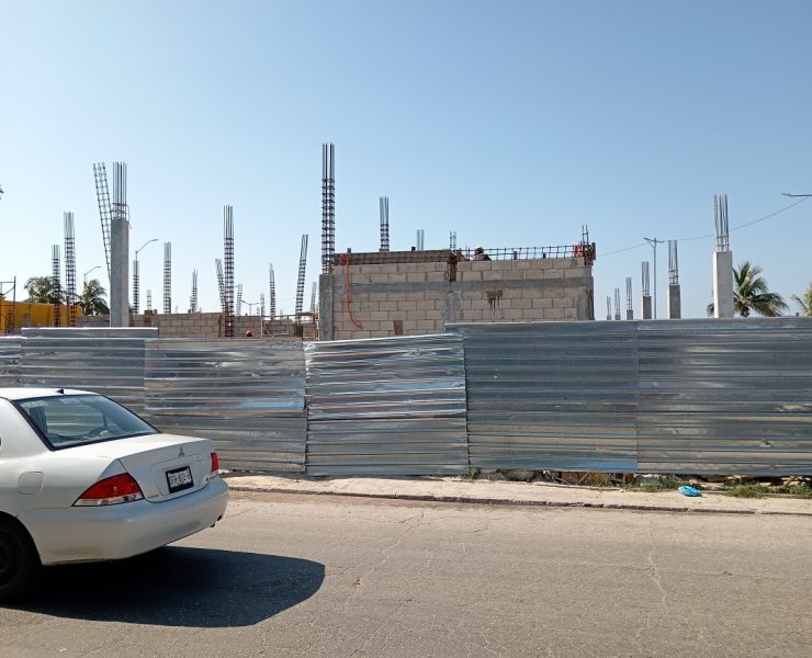 Mercado de artesanías con un 30% de avance