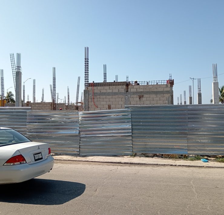 Mercado de artesanías con un 30% de avance