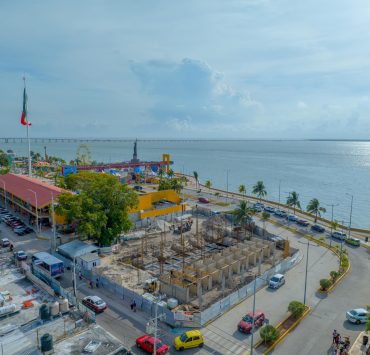 Diputado Manuel Espino sostiene dialogo con edil carmelita