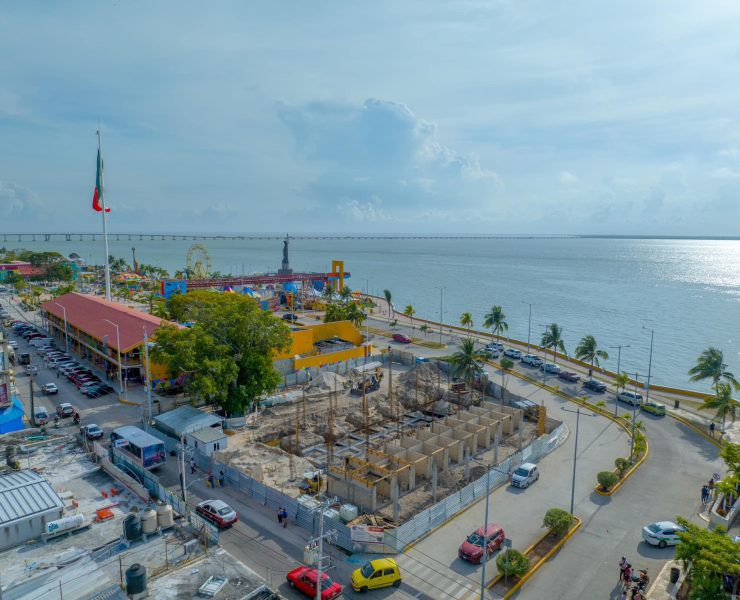Diputado Manuel Espino sostiene dialogo con edil carmelita