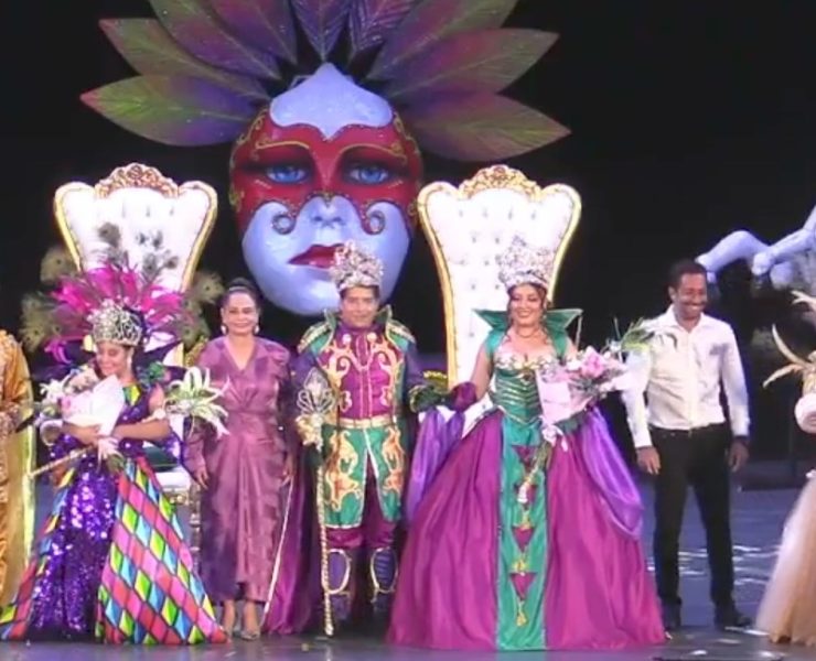 Coronan a los Reyes del Carnaval del DIF-Carmen 2025