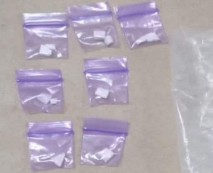 Aseguran a mujer con droga y dinero en Sabancuy