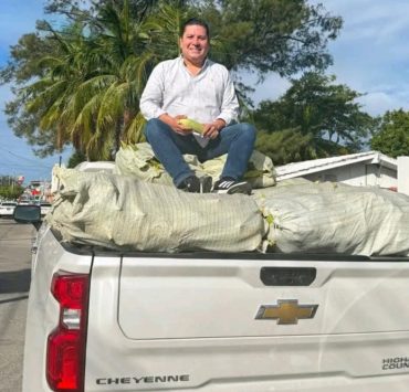 Con elotes inicia proselitismo político Luis César Marín Reyes