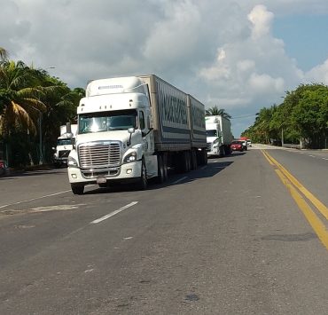 Carreteras del municipio del Carmen saturadas