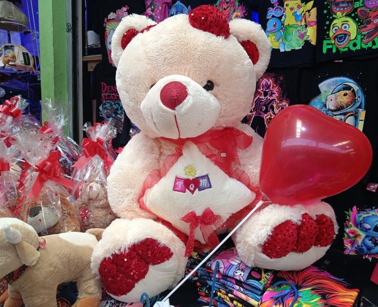 Comercios de la Isla preparados para recibir a los enamorados