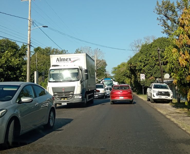 Caos vial el tramo de Atasta Pueblo