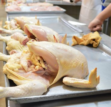 Riesgo de salud pública comprar pollo a comercios ambulantes