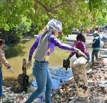Limpian Arroyo Grande de basura en Ciudad del Carmen