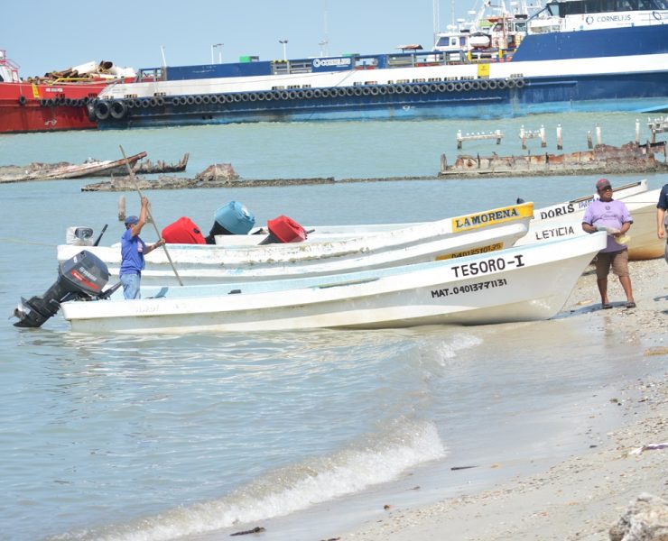 Pemex no tiene la obligación de regalar redes a pescadores