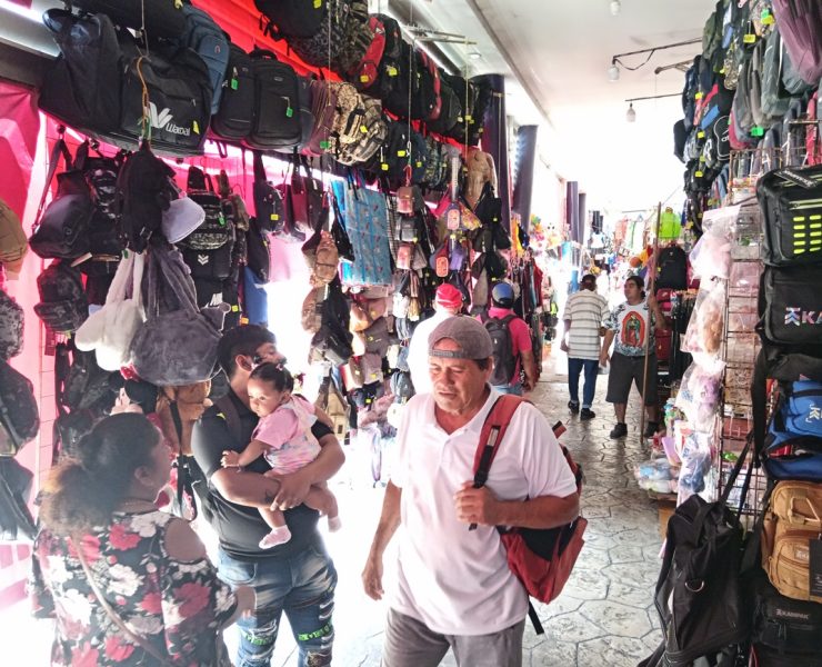 Locatarios con venta de artículos de playa se han visto favorecidos