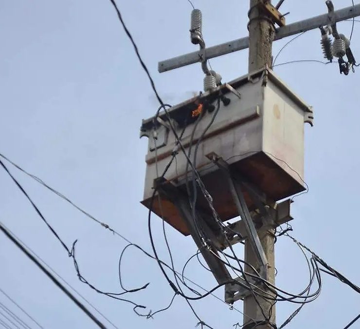 Sobrecarga y transformadores viejos provocan apagones en Atasta