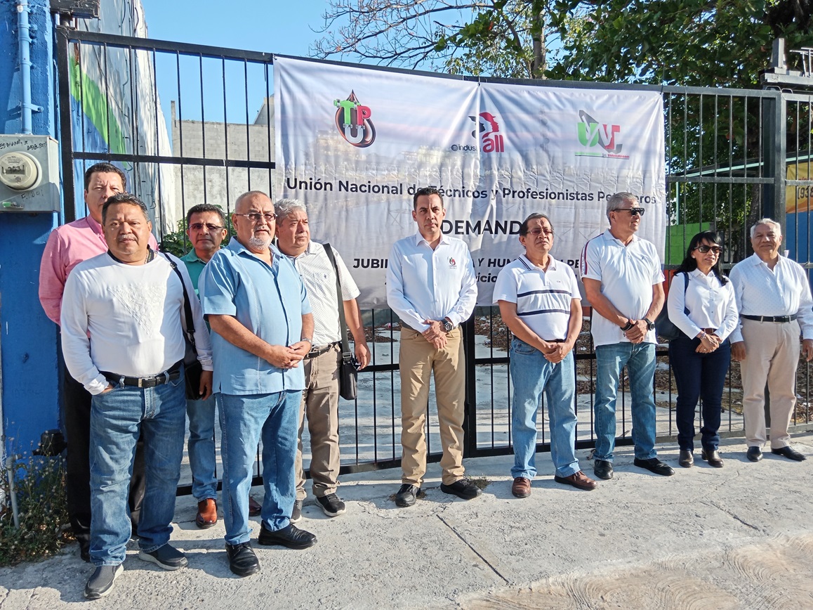 Jubilación digna pide la UNTyPP a PEMEX en manifestación