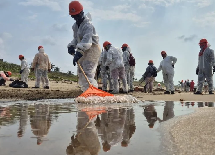 Recolectan 700 toneladas de hidrocarburo derramado