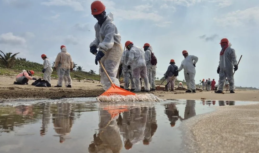 Recolectan 700 toneladas de hidrocarburo derramado
