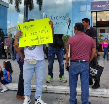 Transportistas se manifiestan en Palacio de Gobierno