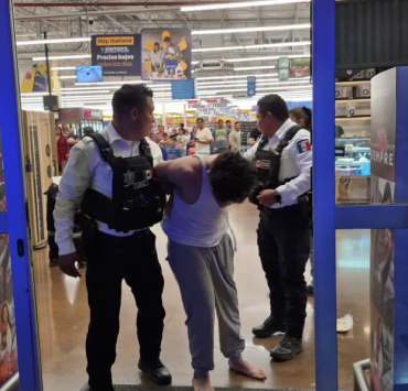 Someten con violencia a presunto ladrón en Walmart