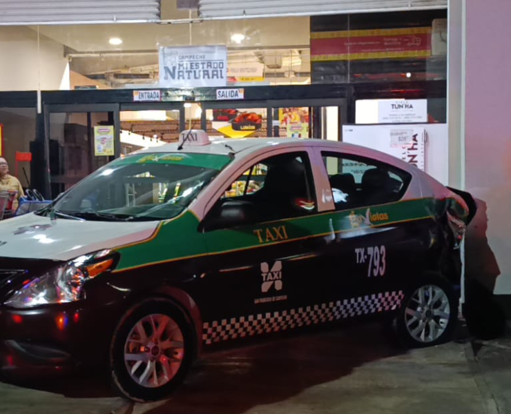 Un pleito termina en choque con una mujer lesionada