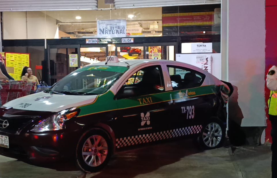 Un pleito termina en choque con una mujer lesionada