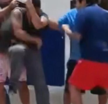 Caos en la colonia por presunto estafador, los habitantes tomaron justicia por mano propia