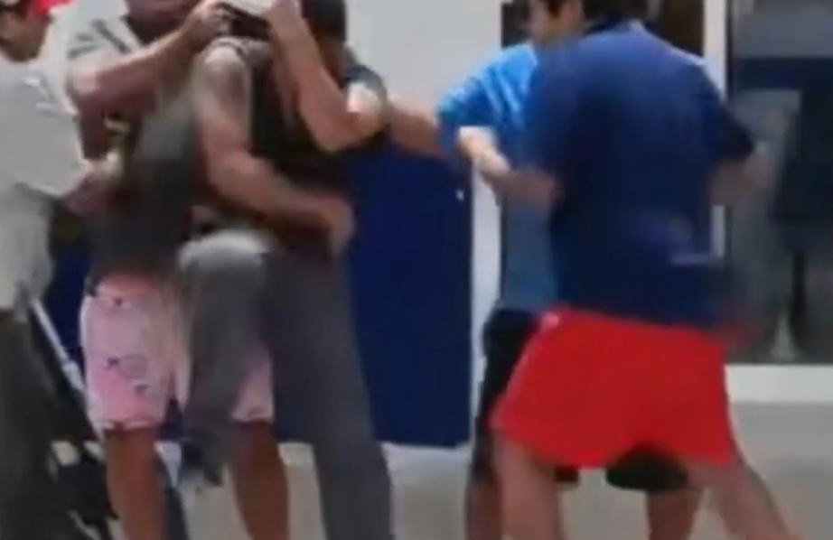 Caos en la colonia por presunto estafador, los habitantes tomaron justicia por mano propia