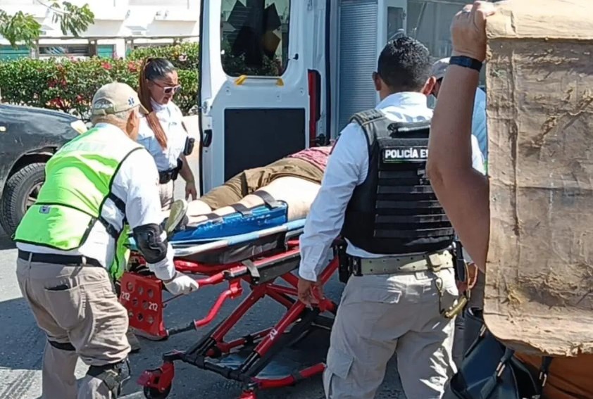 Mujer sufre caída y posible fractura en mercado Pedro Sainz de Baranda