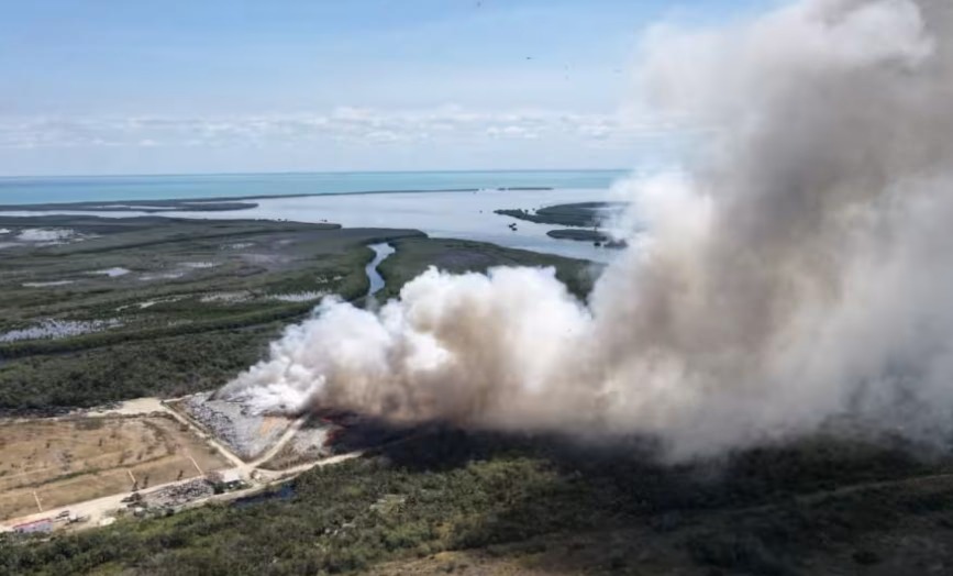 Incendio fuera de control, relleno sanitario arde en Ciudad del Carmen