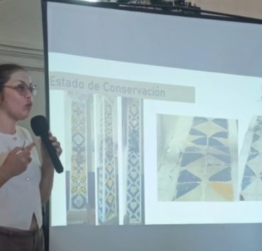 Restauran pilastras de azulejos con técnicas de alta precisión