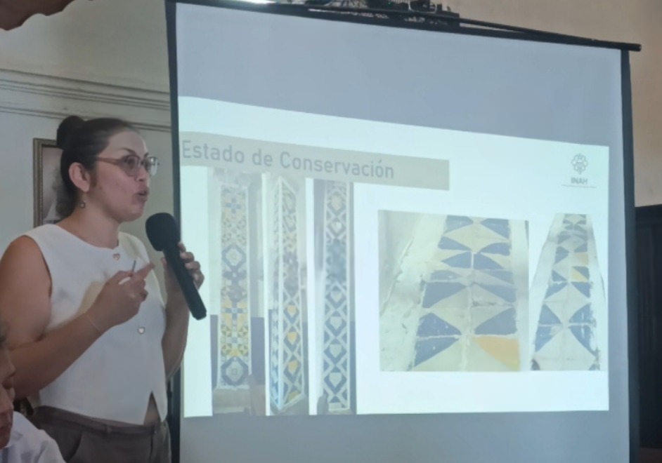 Restauran pilastras de azulejos con técnicas de alta precisión
