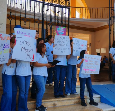 Estudiantes exigen cese del "Director" de una Universidad