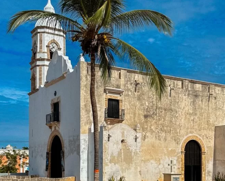 Marea blanca en San Román, Campeche