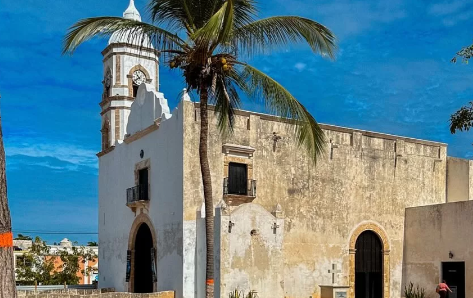 Marea blanca en San Román, Campeche