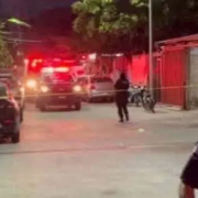 Ataque armado en vivienda deja tres heridos