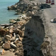 Carretera en riesgo de desaparecer por los deslaves recurrentes