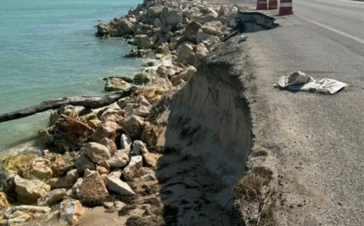 Carretera en riesgo de desaparecer por los deslaves recurrentes