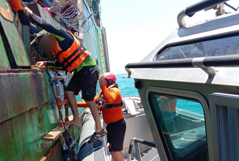 Marina rescata a cinco náufragos en Ciudad del Carmen