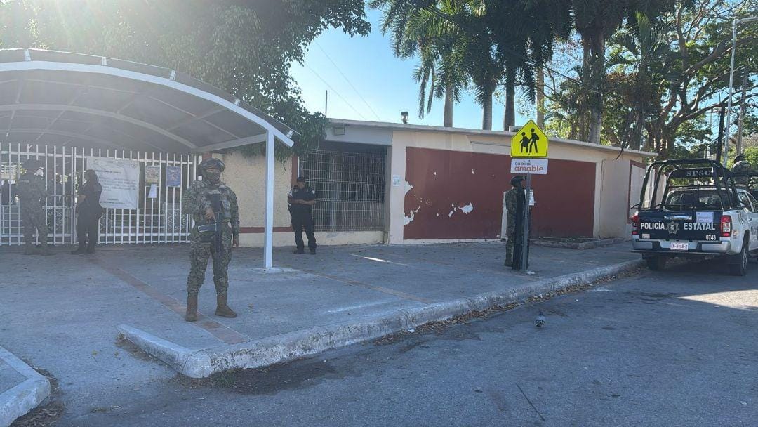 Refuerzan seguridad en las escuelas ante amenazas de grupos armados