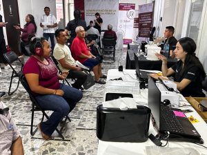 Autoridades realizaron la entrega gratuita de auxiliares auditivos para beneficiar a personas vulnerables de los 13 municipios de Campeche.
