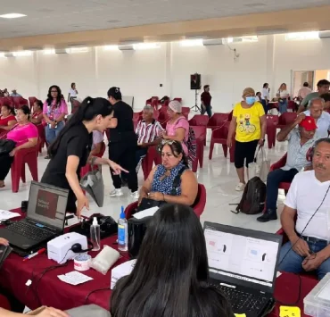 Beneficencia Pública entregó 398 auxiliares auditivos en Campeche