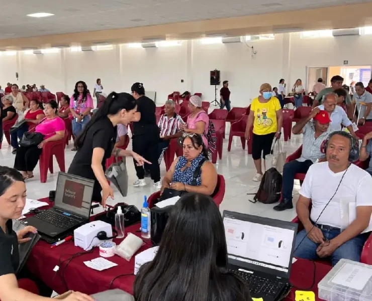 Beneficencia Pública entregó 398 auxiliares auditivos en Campeche