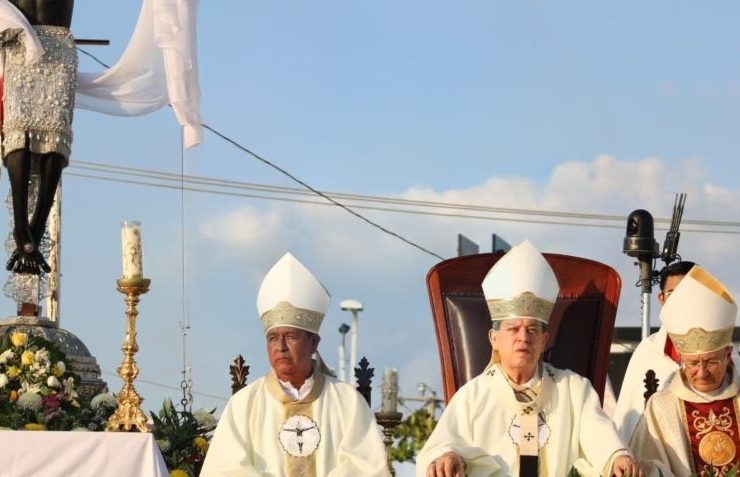 Monseñor recibe el "Báculo del Pueblo": Impacto total en Campeche