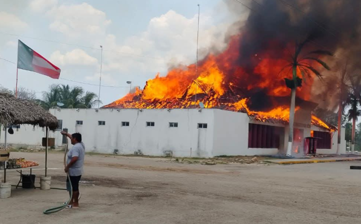 Incendio arrasa palapa en Halachó