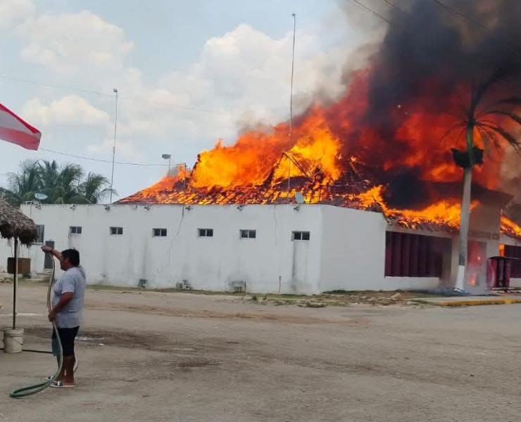 Incendio arrasa palapa en Halachó