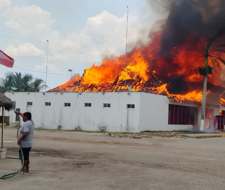 Incendio arrasa palapa en Halachó