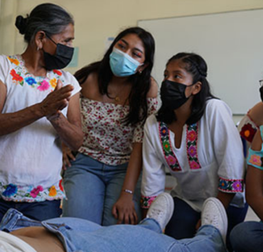 Rescate emocional de parteras en Campeche