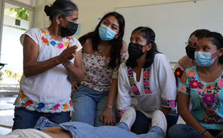 Rescate emocional de parteras en Campeche
