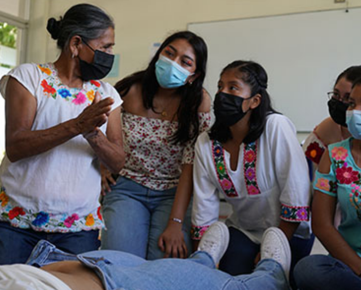 Rescate emocional de parteras en Campeche