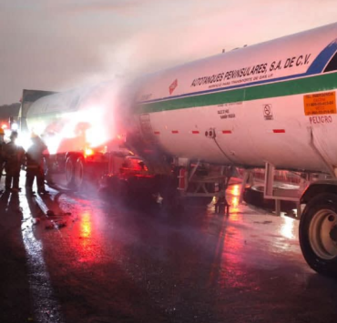 Controlan incendio en pipa de gas en Seybaplaya