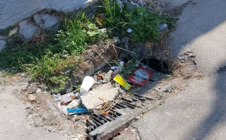 Vecinos alertan riesgo de electrocución en Escárcega